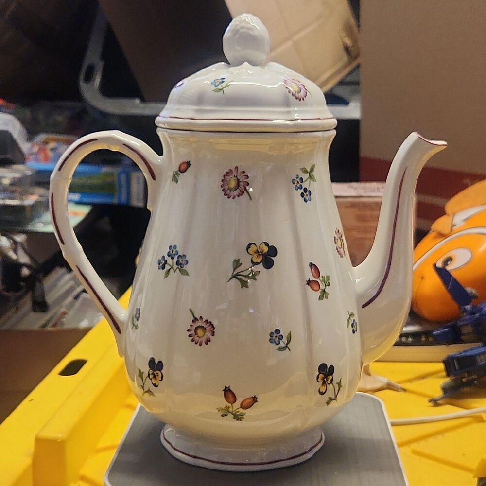 Villeroy & Boch Petite Fleur Coffee Pot with Lid 9"